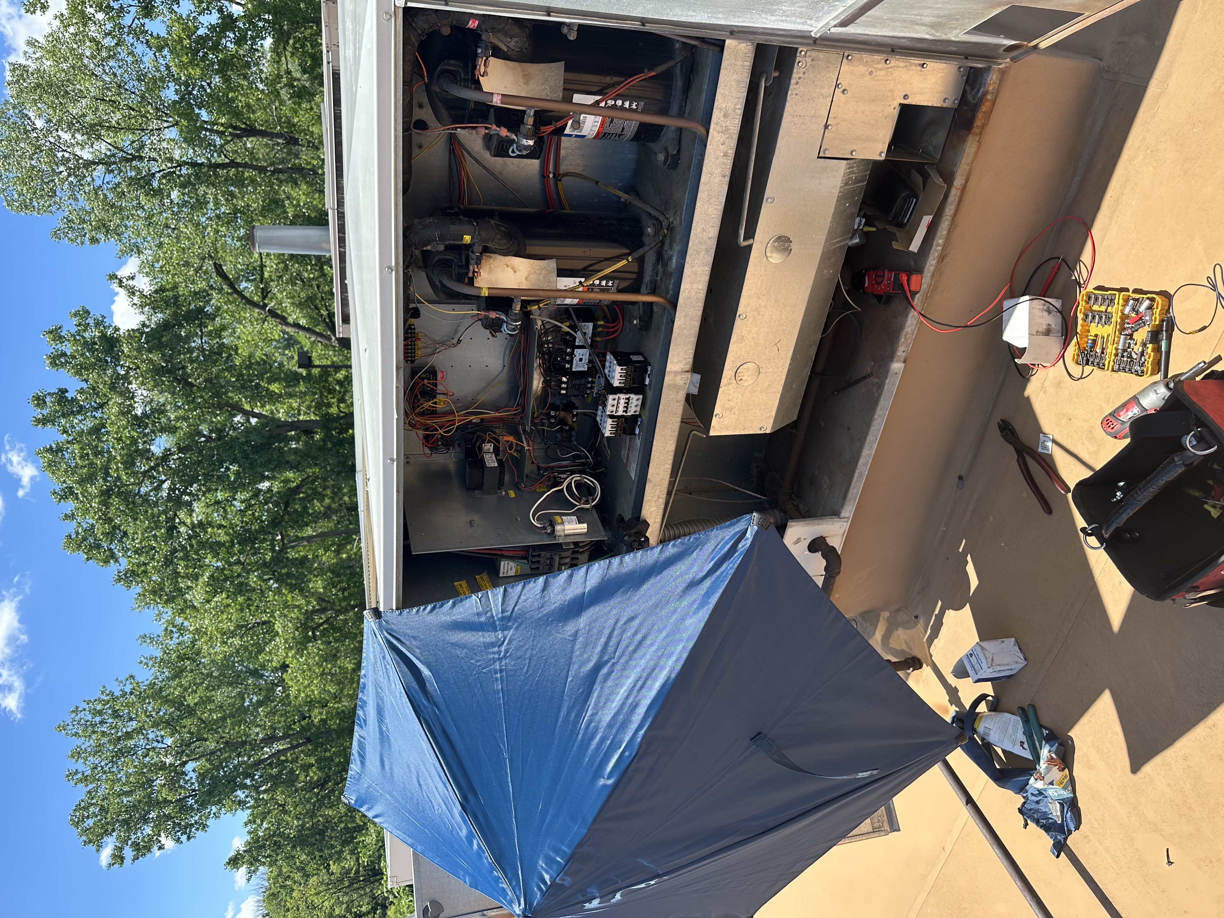 Repair Roof Top Unit - RTU replacing contactors Thumbnail